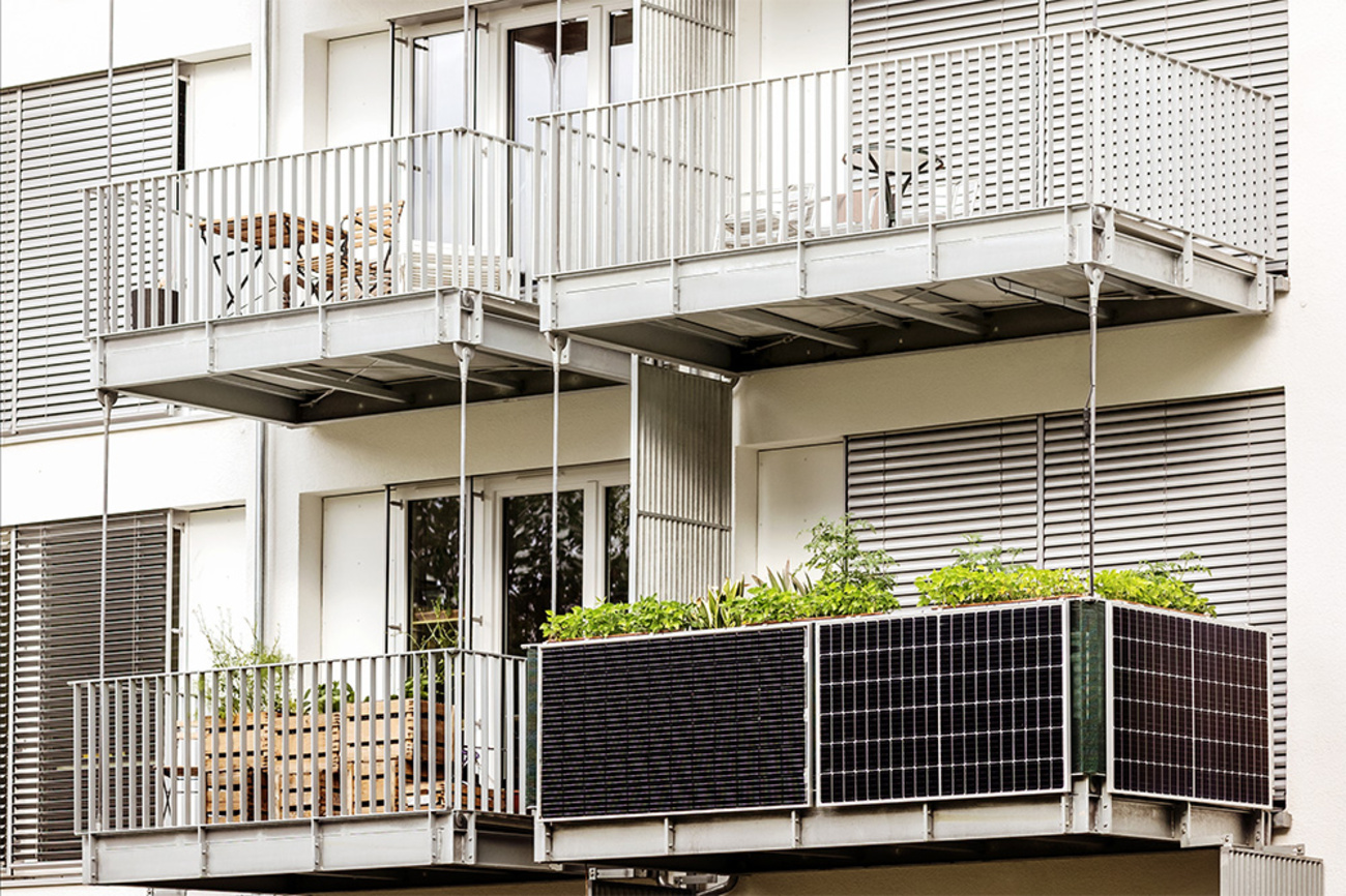 Balkon&shy;kraftwerk bei Elektrotechnik Zeybek in Darmstadt